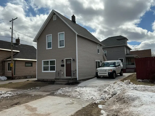 313 N Pioneer Ave, Negaunee, MI 49866
