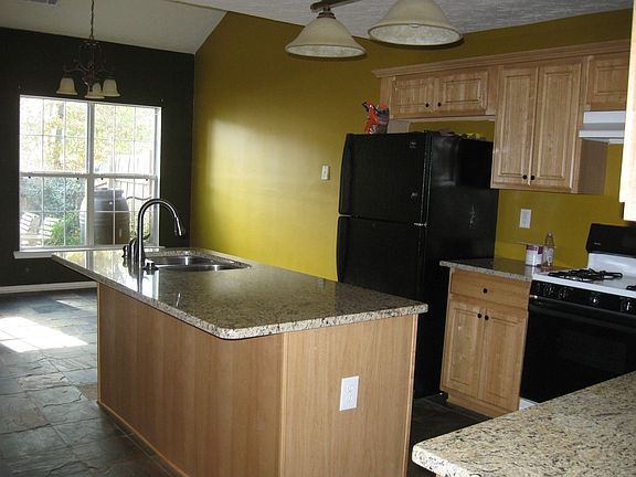 2nd picture of kitchen