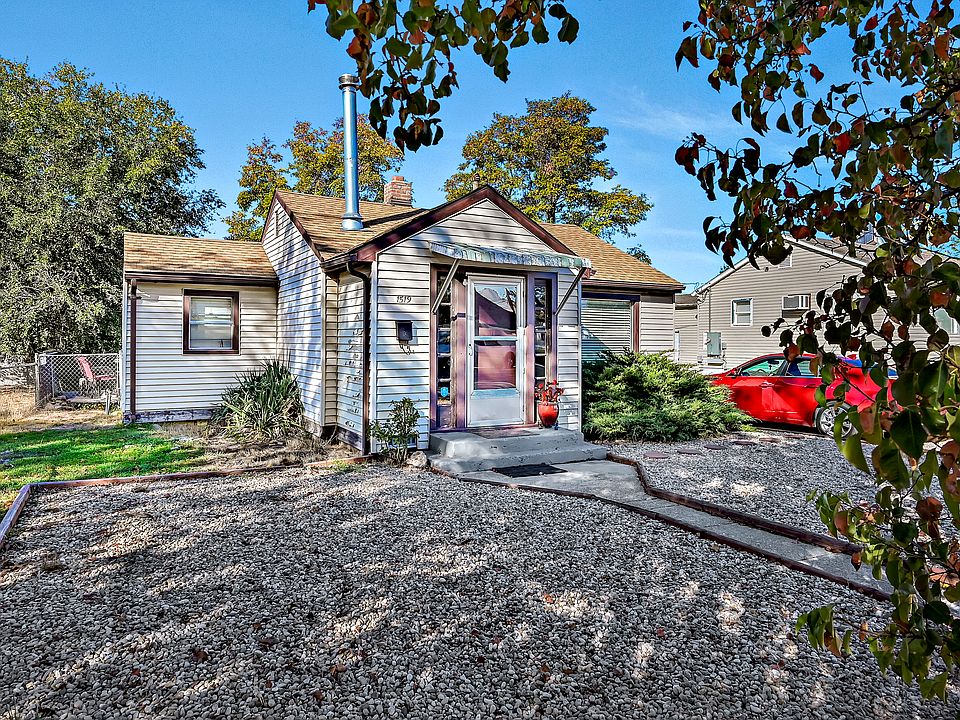 1st image of 1519 S Division Ave