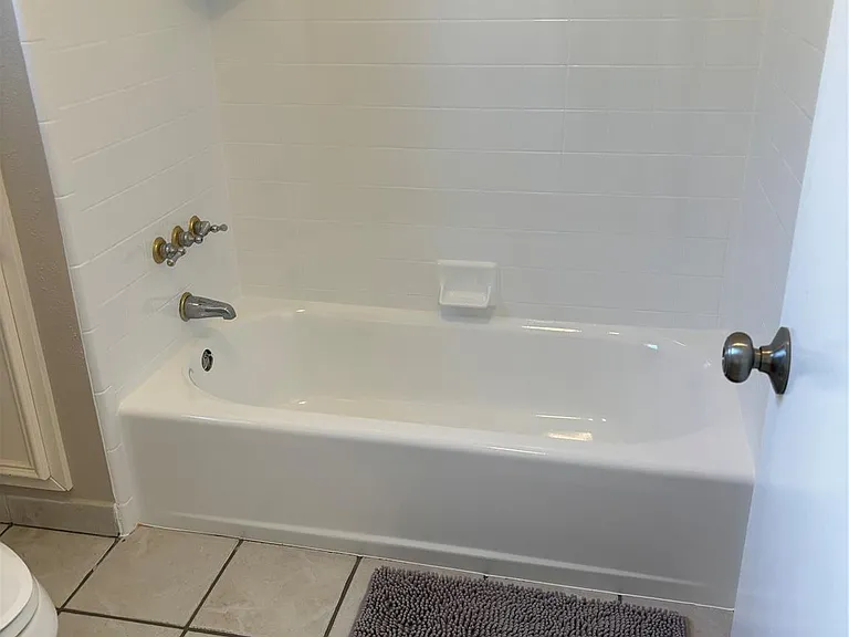 1819 Hanbury Ct — Photo 17