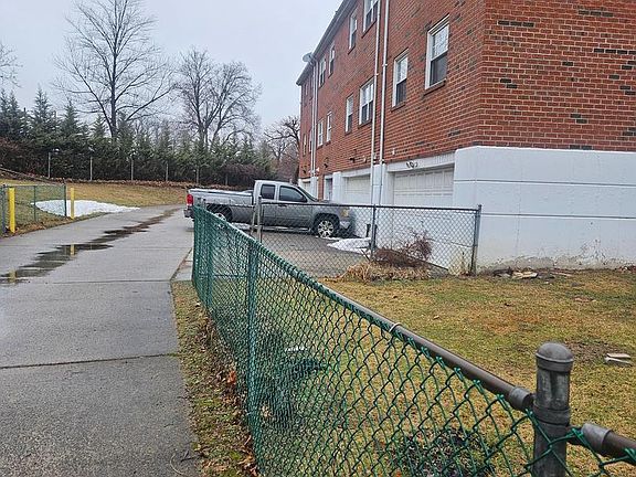 4th image of 9156 Ellie Dr