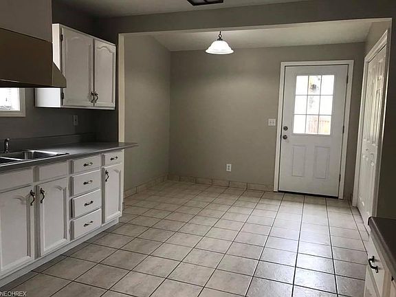 5th image of 33903 Glen Dr