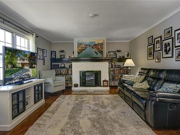 4th image of 1180 Como Park Blvd
