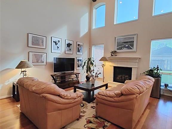 2nd image of 2418 Devonshire Dr