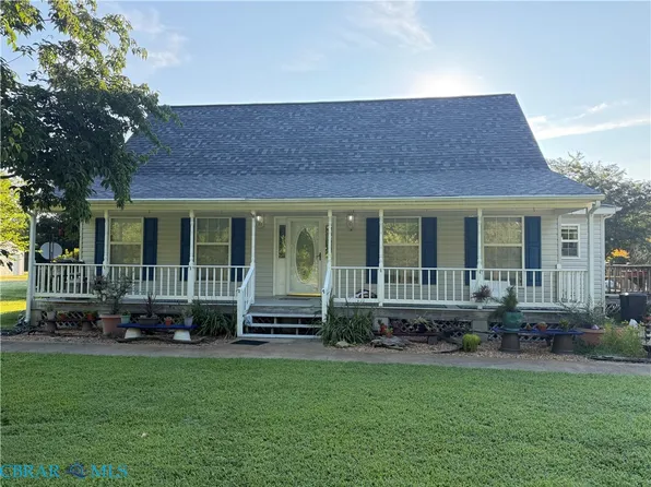 504 Long Point Ln, Topping, VA 23169