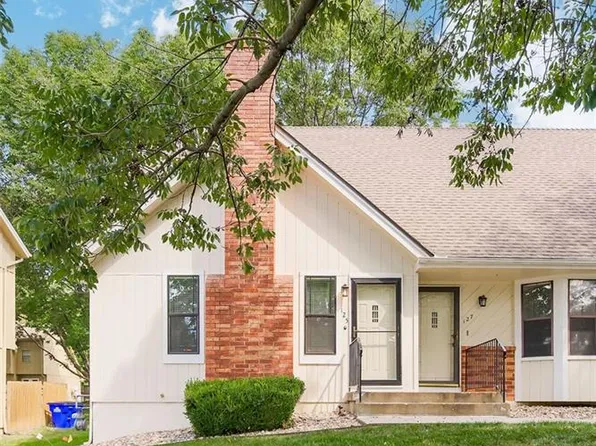 125 SW Donovan Rd, Lees Summit, MO 64063