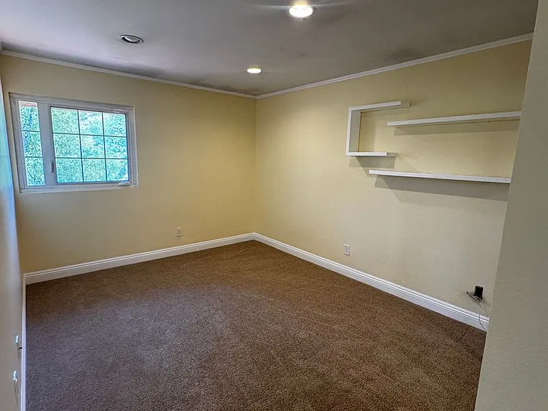 1580 Valecroft Ave — Photo 25