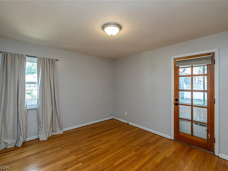8221 Pelham Dr — Photo 16