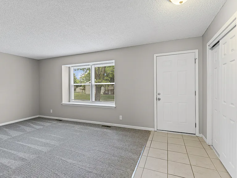 12813 S Sycamore St — Photo 4