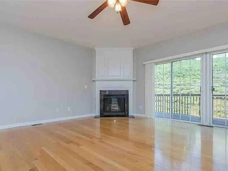 1108 Thornborough Dr — Photo 7