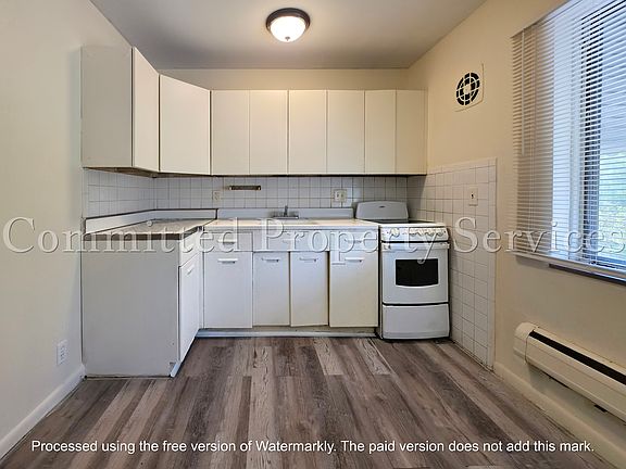 3rd image of 16611 Greenfield Rd APT 10