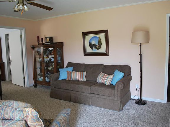 3rd image of 705 Hillside Dr