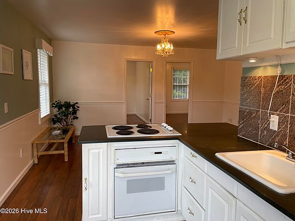 3rd image of 2203 Yaupon Dr #B
