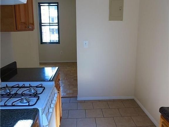3rd image of 516 E 79th St APT 2D