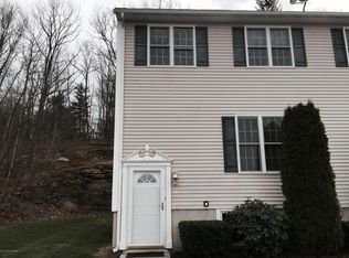 32 Richard Dr, Dallas, PA 18612