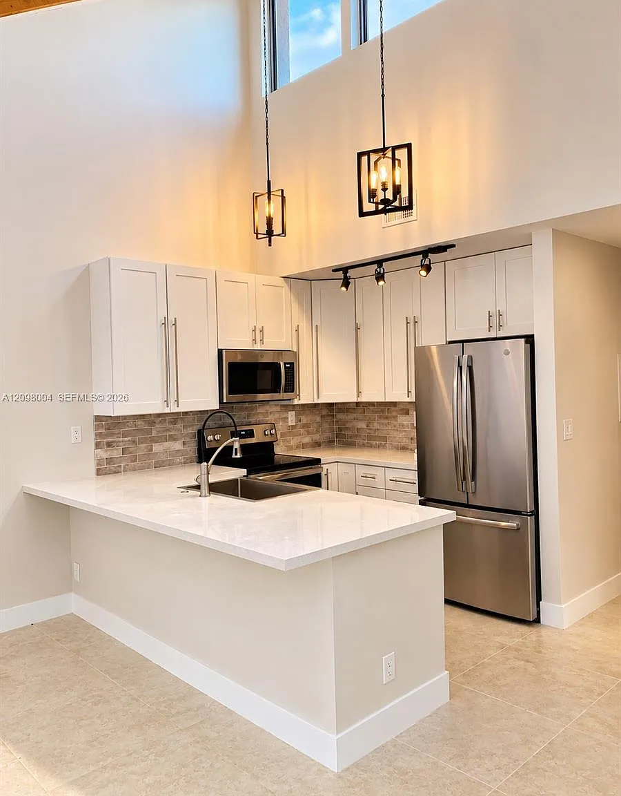 Kendall Trace Condo — Photo 3