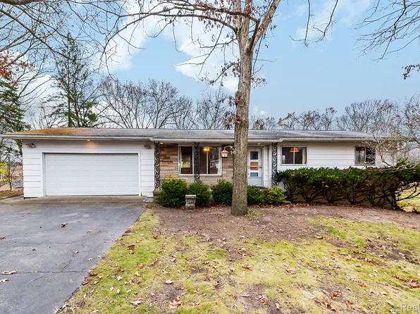 9777 Dexter Pinckney Rd, Pinckney, MI 48169