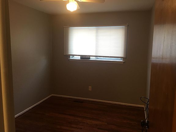 3rd image of 20400 Harbor Ln
