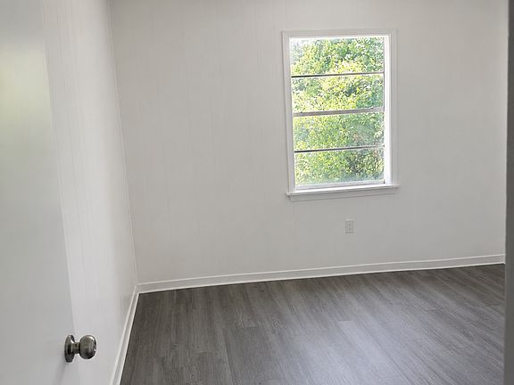 3rd image of 811 Dorgan St
