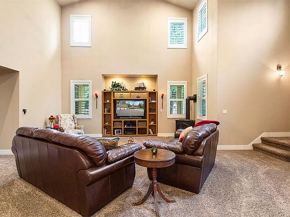 22' Vaulted Ceilings