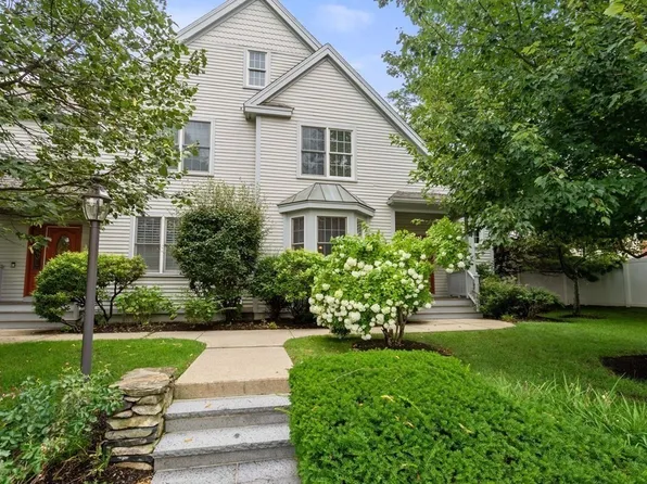 1111 Beacon St Unit 5, Newton, MA 02461
