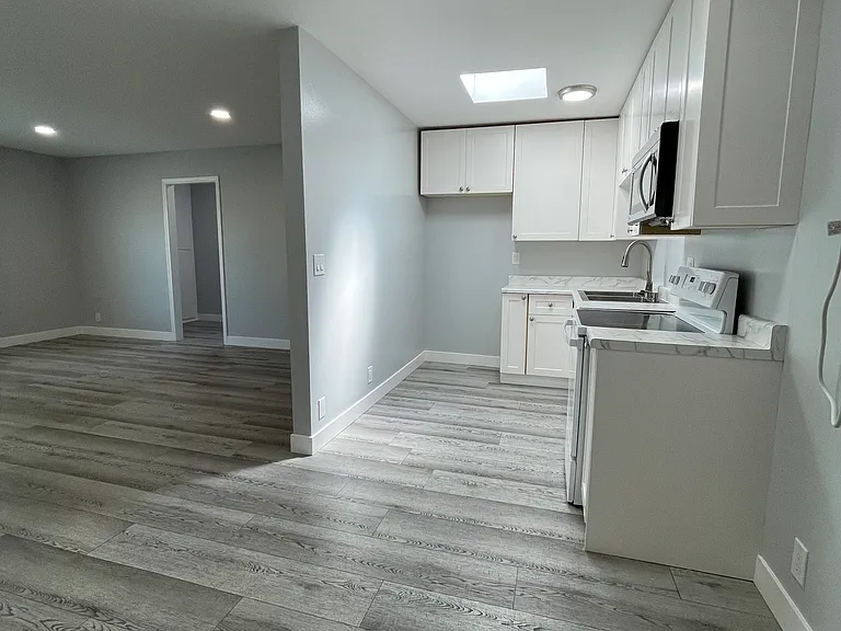 7251 Amigo Ave #18 — Photo 2