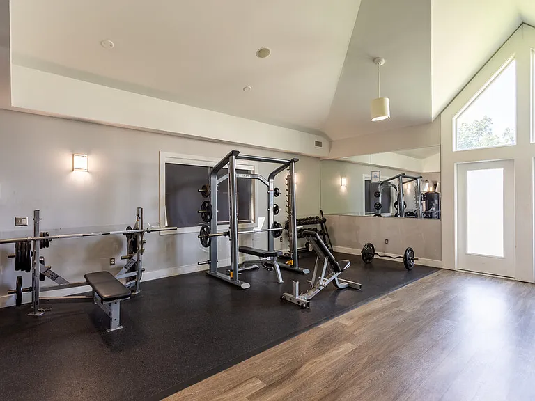 The Paddock Townhomes - Student Living Priced Per Room — Photo 11
