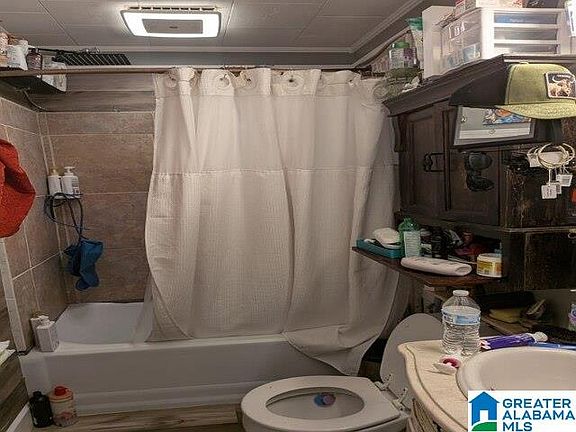 5th image of 926 Holly St