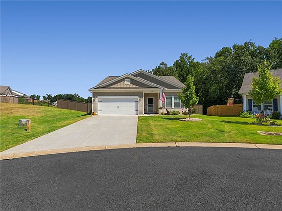 2nd image of 409 Sonoma Ct