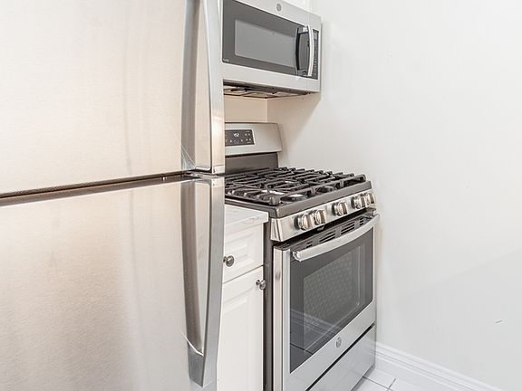 3rd image of 182 E 95th St APT 18F