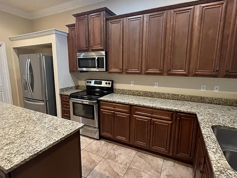 808 Pine Alley St — Photo 17