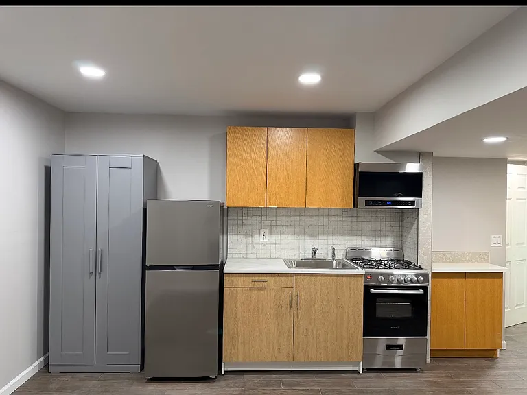 805 Hylan Blvd #B — Photo 1