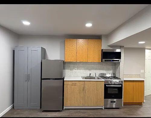 805 Hylan Blvd #B Photo 1