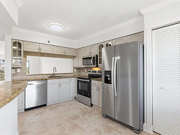 4th image of 2202 S Cypress Bend Drive #503