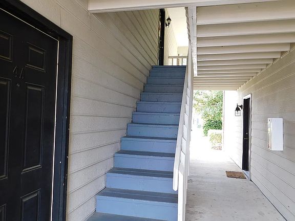 2nd image of 21 Rivers Point Row