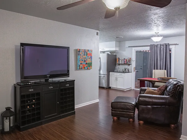 703 Normandie Dr — Photo 3