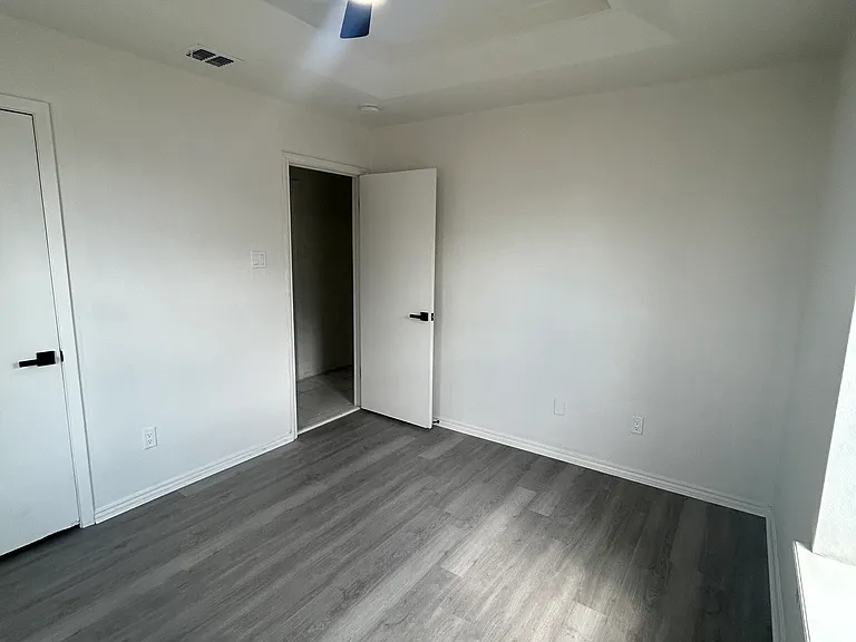 815 W Cooper St — Photo 6