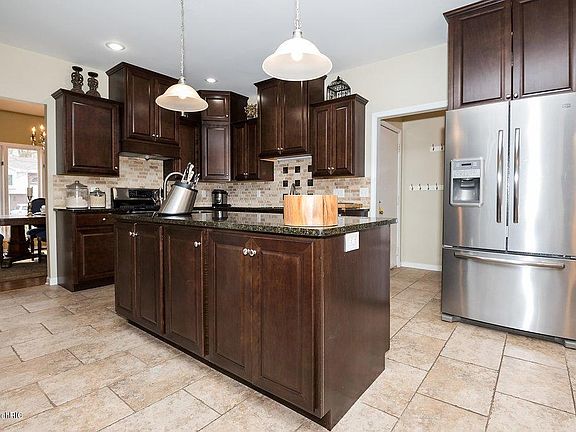 3rd image of 6719 Hunter Ct