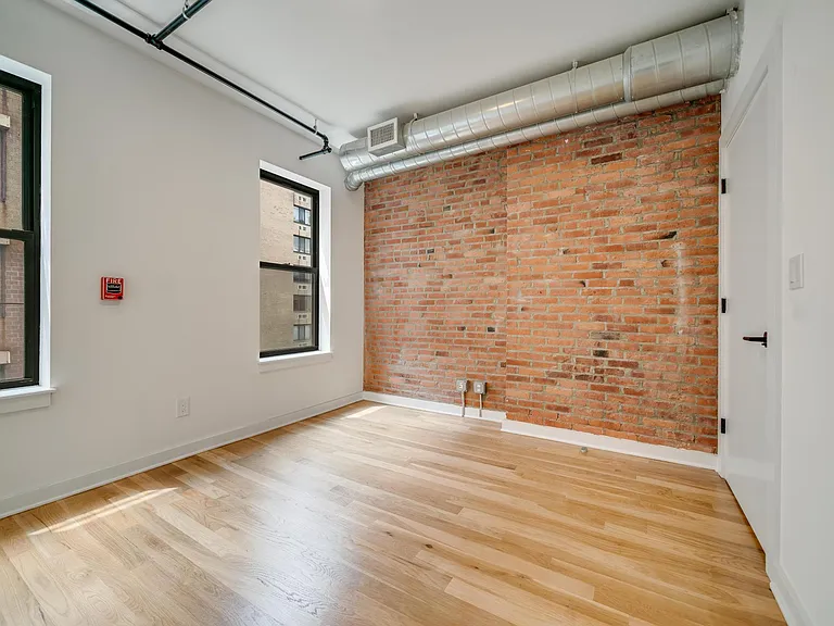 303 1st St #6 — Photo 17
