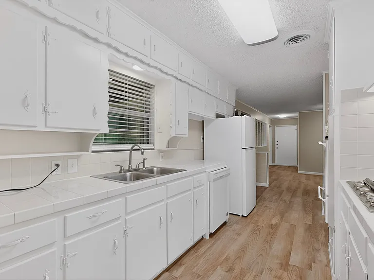1016 Sproles Dr — Photo 18