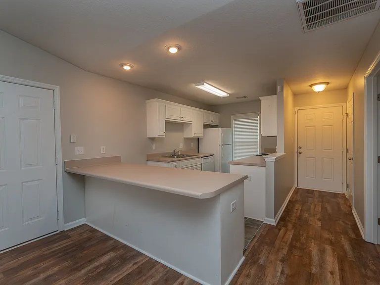 7010 Antilles Dr — Photo 6
