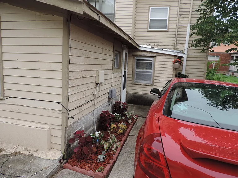 108 S College Ave #C — Photo 5