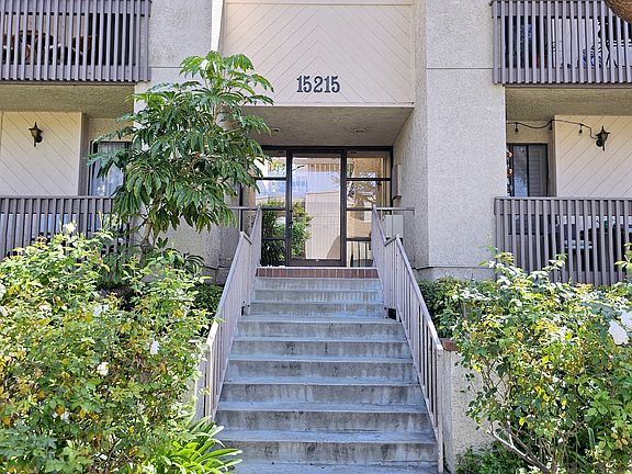 3rd image of 15215 Magnolia Blvd Unit 225