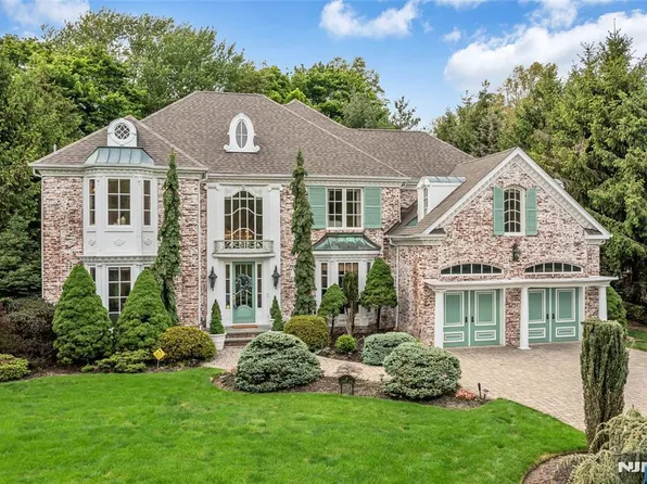 4 Hetzel Dr, Mahwah, NJ 07430