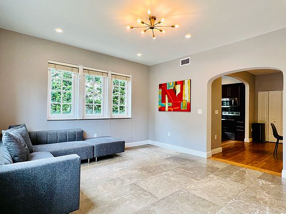 2nd image of 215 Phoenetia Ave APT 4