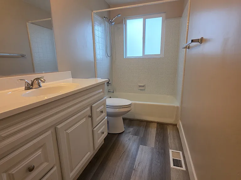 360 S Belaire Cir — Photo 6