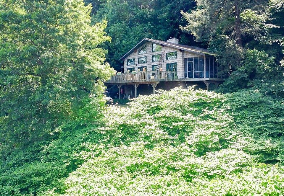 1st image of 923 Laurel Ln