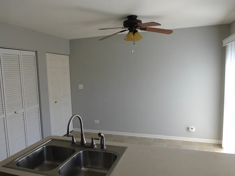 914 Clover Ln — Photo 6