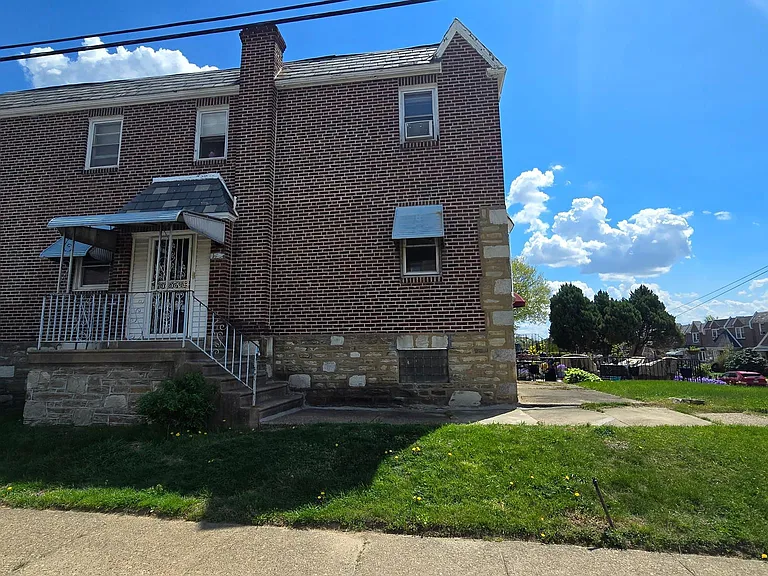 165 E Fariston Dr #1 — Photo 2