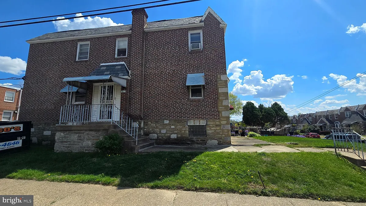 Building Photo - 165 E Fariston Dr #1